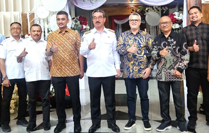 Investor Masuk Maluku, Gubernur HL Targetkan Harga Ayam & Telur Lebih Murah Investor Masuk Maluku, Gubernur HL Targetkan Harga Ayam & Telur Lebih Murah