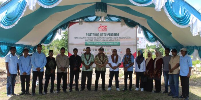 Bupati Bursel Hadiri Peletakan Batu Pertama Pembangunan Gerai KDMP 2 1000086536