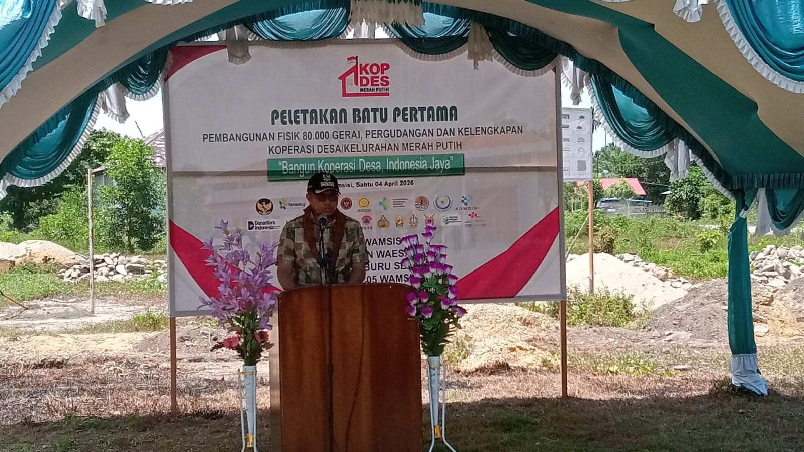 Bupati Buru Selatan letakan batu pertama pembangunan Gerai KDMP di Desa Wamsisi, Kec. Waesama (4/4/26) Bupati Buru Selatan letakan batu pertama pembangunan Gerai KDMP di Desa Wamsisi, Kec. Waesama (4/4/26)